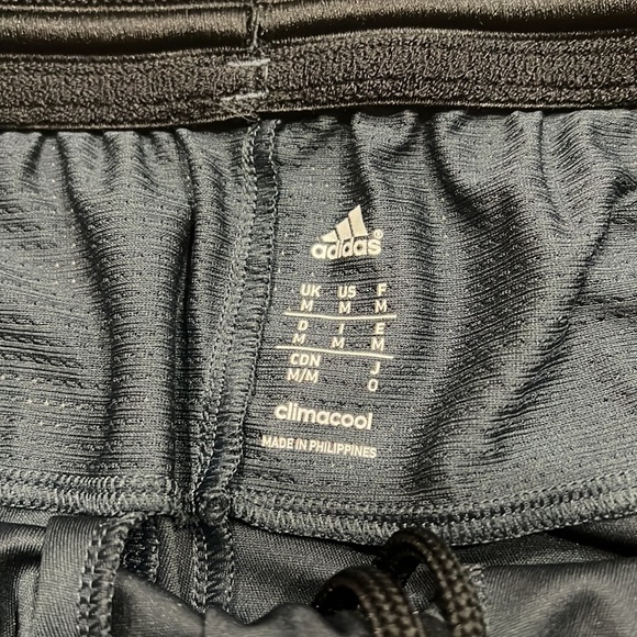 New with no tag ADIDAS shorts, size M - Picture 4 of 11